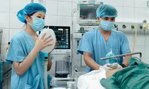 Vụ ô tô khách chở 32 người lao khỏi cao tốc: Đang khẩn trương cấp cứu 28 nạn nhân