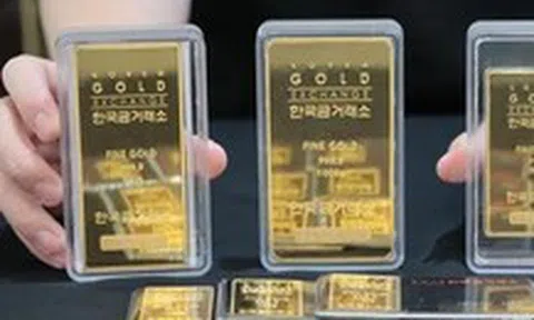 Giá vàng thế giới bất ngờ rơi xuống dưới 4.000 USD/ounce