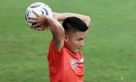 Đội tuyển Việt Nam tập phối hợp ném biên kiểu 'tiqui-taka'