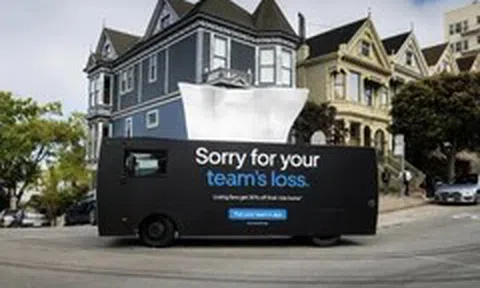 Uber lái cả hộp khăn giấy đến an ủi fan đội bị loại tại World Cup