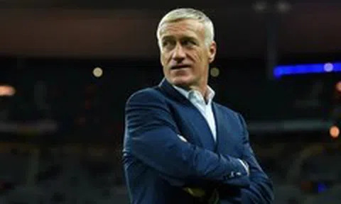 Người Pháp không bao giờ quên 'gã xách nước' vĩ đại Deschamps
