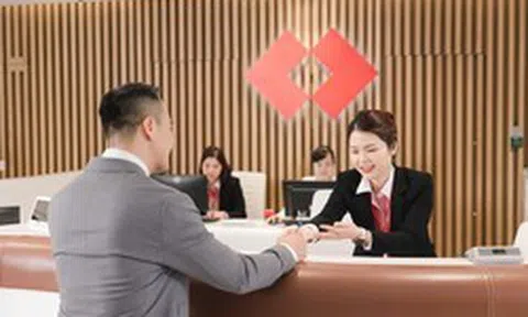 Techcombank: Lợi nhuận Quý 2 lập kỷ lục mới, 6 tháng đầu năm đạt 18,5 nghìn tỷ đồng; thu nhập từ hoạt động dịch vụ tiếp tục bứt phá