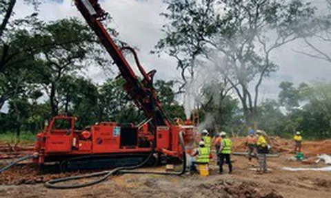 Khoan sâu gần 400m dưới lòng đất, phát hiện thân quặng vàng - đồng chất lượng cao, mở ra kỳ vọng khai thác quy mô lớn