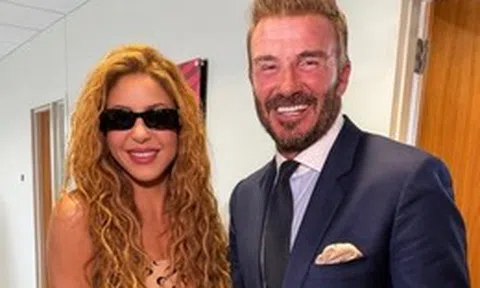 Shakira khoe ảnh hậu trường chung kết World Cup với David Beckham, BTS