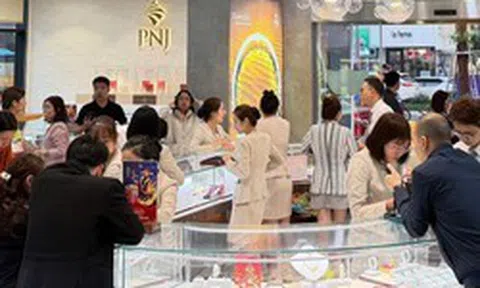 Muốn bán lại vàng PNJ, khách chỉ được giao dịch tại cửa hàng chỉ định và trong 2 giờ mỗi ngày