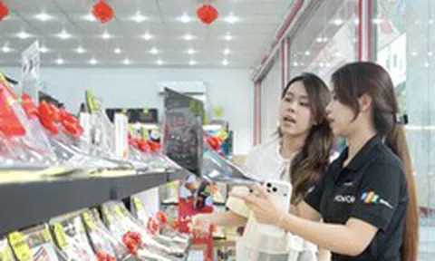 Đồ công nghệ tăng giá: Người mua đắn đo từng đồng, chuỗi bán lẻ tìm chiêu kích cầu