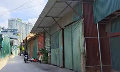 Dãy kho xưởng quanh hiện trường vụ cháy ở Hà Nội bị cắt điện, ngừng hoạt động