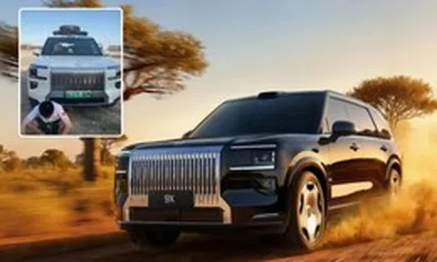 Lái xe du lịch thế giới bất ngờ 'tê liệt' giữa đường