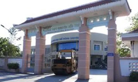 Không chỉ ở Đắk Lắk, thí sinh chỉ đạt 2,25 điểm vẫn vào trường chuyên tại Bến Tre