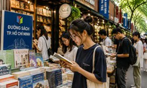 Đường sách TP.HCM thu hơn 32 tỉ đồng nhưng lượng sách bán ra vẫn giảm
