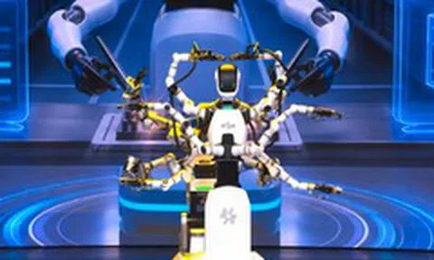 Trung Quốc trình làng robot sửa điện trên cao và robot sáu tay đa nhiệm