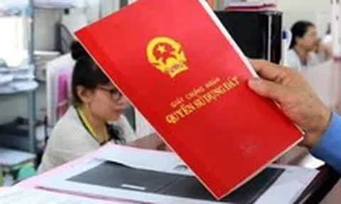 Tin tức sáng 31-7: Đề xuất cấp sổ đỏ đồng thời bản giấy và điện tử; Lãi suất qua đêm giảm mạnh, chỉ còn hơn 1%