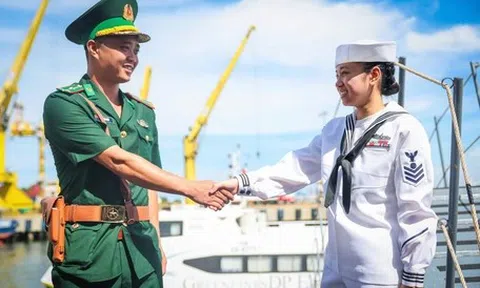 Những gương mặt, giọng nói Việt trên tàu sân bay Mỹ  USS George Washington
