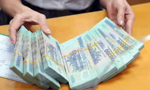 Lãi suất huy động leo thang, ngân hàng chịu sức ép kép