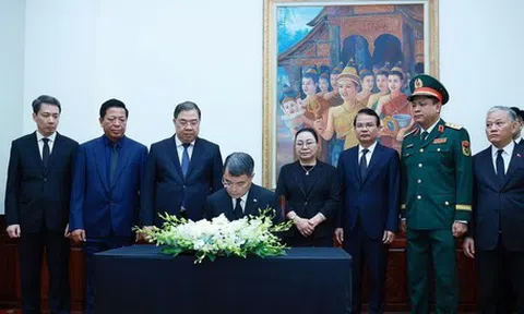Lãnh đạo Đảng, Nhà nước viếng Chủ tịch Quốc hội Lào Xaysomphone Phomvihane