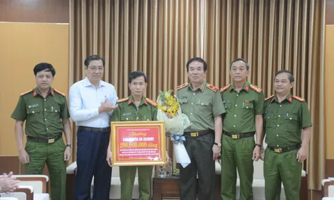 Đà Nẵng: Khen thưởng Ban Chuyên án về vụ triệt phá đường dây đánh bạc lớn