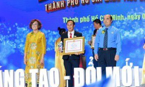 Ông chủ doanh nghiệp tem chống hàng giả được vinh danh “Doanh nhân tiêu biểu TP. Hồ Chí Minh 2020”