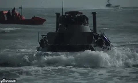 Clip: Xe tăng Nga tập trận trên biển