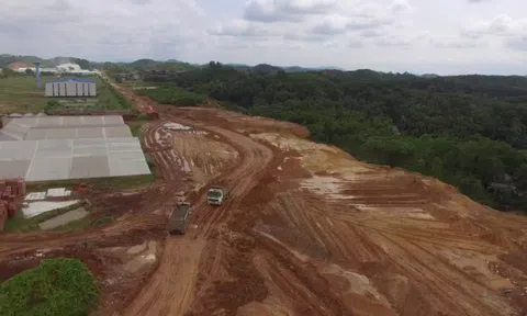 Yên Bái: Người dân bức xúc trước công trình đổ đất lấp... nhà