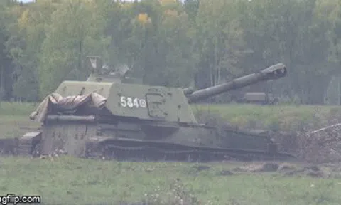 Clip: Xe tăng Nga giương nòng khai hỏa rung trời