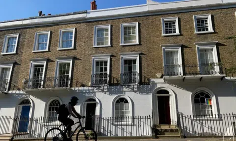 Giới siêu giàu Anh đổ xô mua biệt thự và nhà ở cao cấp