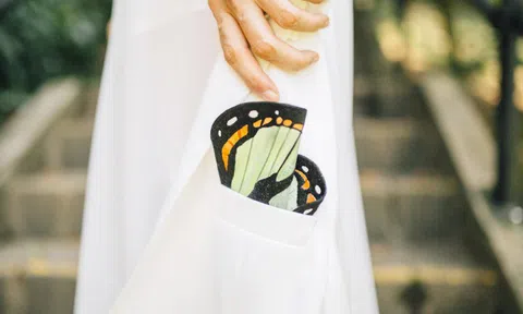 Nghệ sĩ Hong Kong làm khăn bỏ túi giống cánh bướm thật