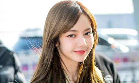 Lisa được khen xinh hơn khi không để tóc mái