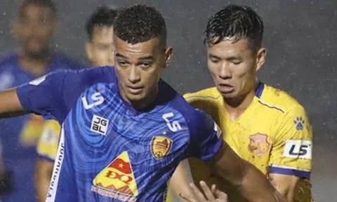 Trọng tài biên trận Quảng Nam - Nam Định bị đình chỉ hết mùa giải