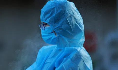 Lợi nhuận tăng hơn 80 lần nhờ sản xuất khẩu trang và đồ bảo hộ