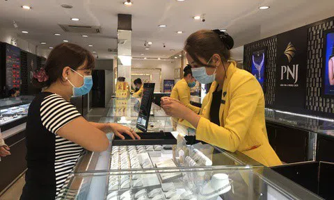 PNJ thu gần 44 tỷ/ngày từ vàng, bạc và đá quý