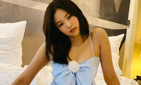 4 món đồ luôn có trong tủ quần áo của Jennie