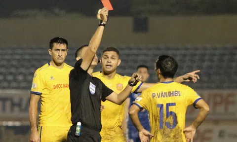 Quảng Nam thắng Nam Định trong trận đấu có 2 thẻ đỏ
