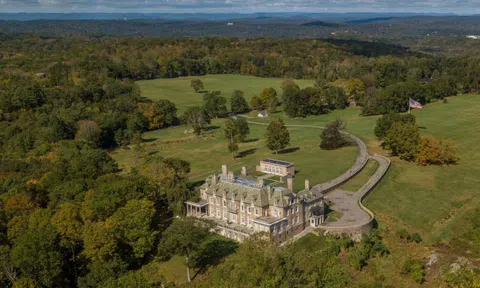 Công ty của Tổng thống Trump định bán đất để trả nợ