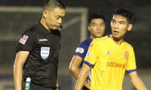 Trọng tài FIFA Ngô Duy Lân được nghỉ sau trận thua của Nam Định