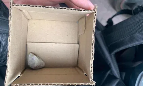 Mua hàng online dịp 9/9, nhiều người nhận hộp chứa sỏi đá