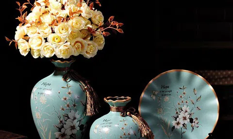 Di chuyển 4 que diêm để tạo thành 6 hình vuông