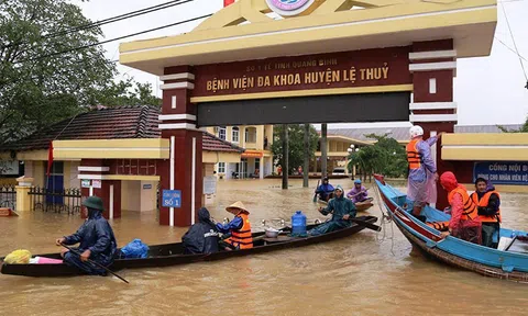 Sinh viên khó khăn vùng lũ được miễn giảm học phí
