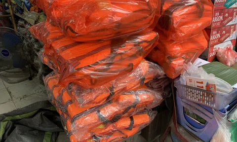 Sẽ xử lý nghiêm việc găm hàng, thổi giá áo phao cứu sinh