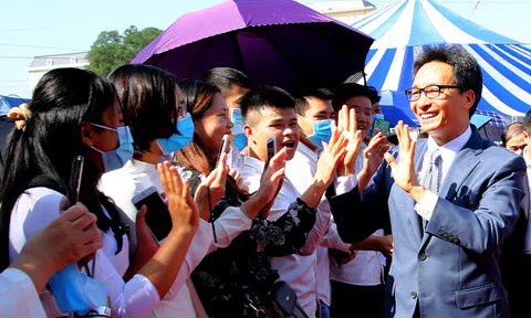 Sinh viên sư phạm đặt vấn đề lương giáo viên với lãnh đạo Chính phủ