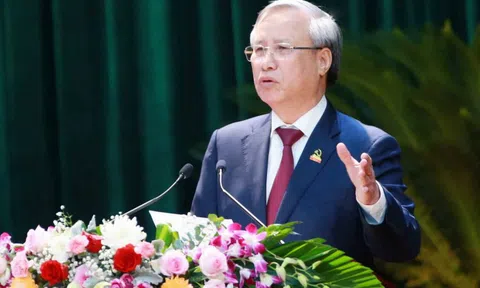 Đồng chí Trần Quốc Vượng dự Đại hội Đảng bộ tỉnh Ninh Bình