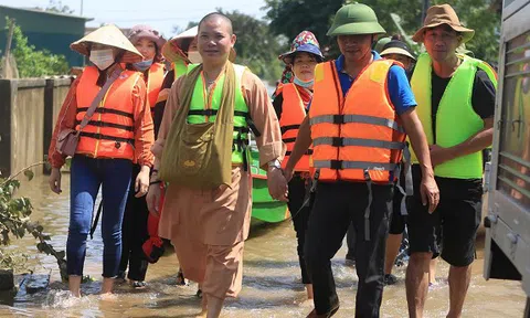 Tạp chí Đời sống & Pháp luật kết nối nhân ái về tâm lũ Hà Tĩnh