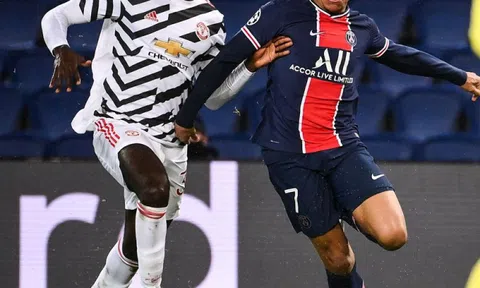 'Bỏ túi' Mbappe, trung vệ Axel Tuanzebe của Man Utd nhận lời khen đặc biệt