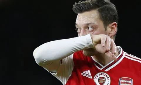 Ozil sa sút vì vấn đề hậu trường