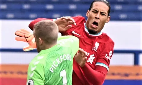 'Chấn thương của Van Dijk khiến cuộc đua vô địch rộng mở'