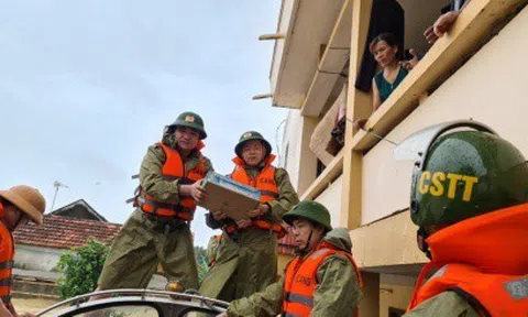 Lực lượng PCCC&CNCH Quảng Bình sẵn sàng ứng cứu, hỗ trợ người dân vùng lũ