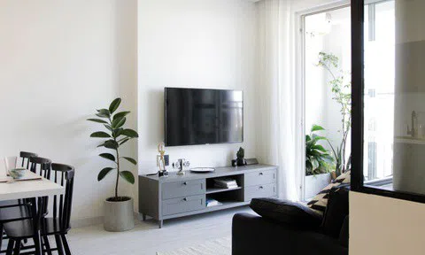 Căn hộ tối giản có điểm nhấn là những bức tường kính