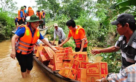 Thủ tướng chỉ đạo khẩn trương sửa quy định về quyên góp, hỗ trợ