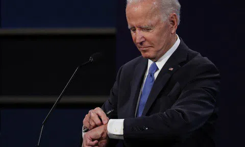 Khoảnh khắc gây chú ý của ông Biden
