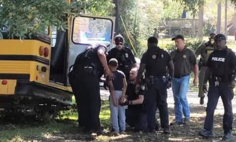 Học sinh 11 tuổi lấy trộm xe buýt