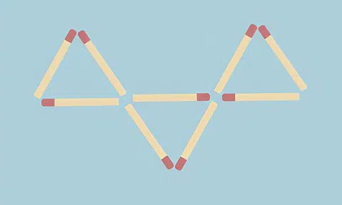 Di chuyển 4 que diêm để tạo thành 5 hình tam giác